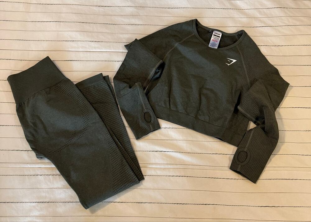 Gymshark Women’s Vital Long Sleeve Crop Top and Leggings Beathable SET - L
